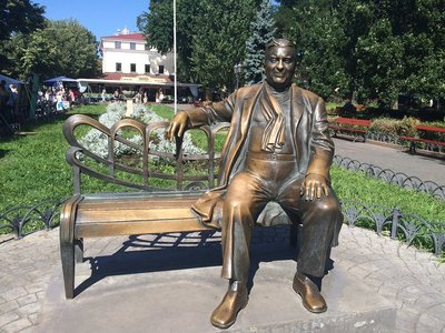 레오니트 우툐소프 기념비 (파먀트니크 레오니두 우툐소부)